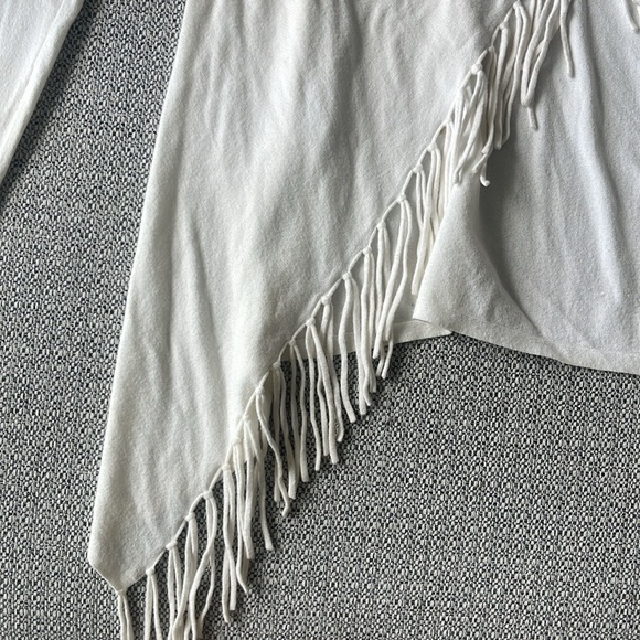 Mendocino Fringe Cardigan - Picture 3 of 4